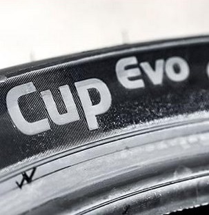 Banda de rodadura de Michelin Power Cup EVO